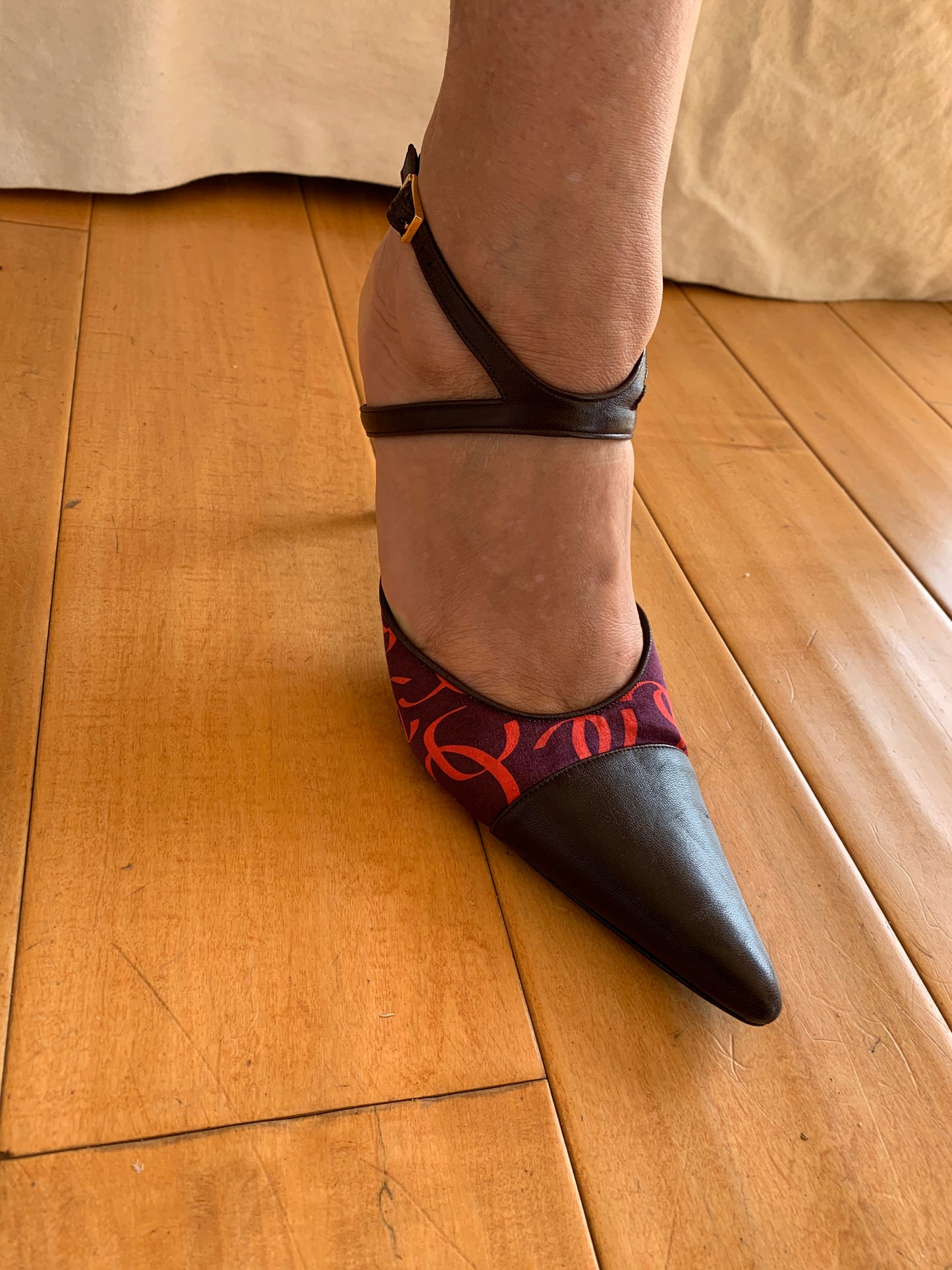 Vintage CHANEL CC Logo Monogram Pink Cap Toe Slingback Sling back Satin Heels Pumps Shoes Strappy Sandals 38.5 7.5 8