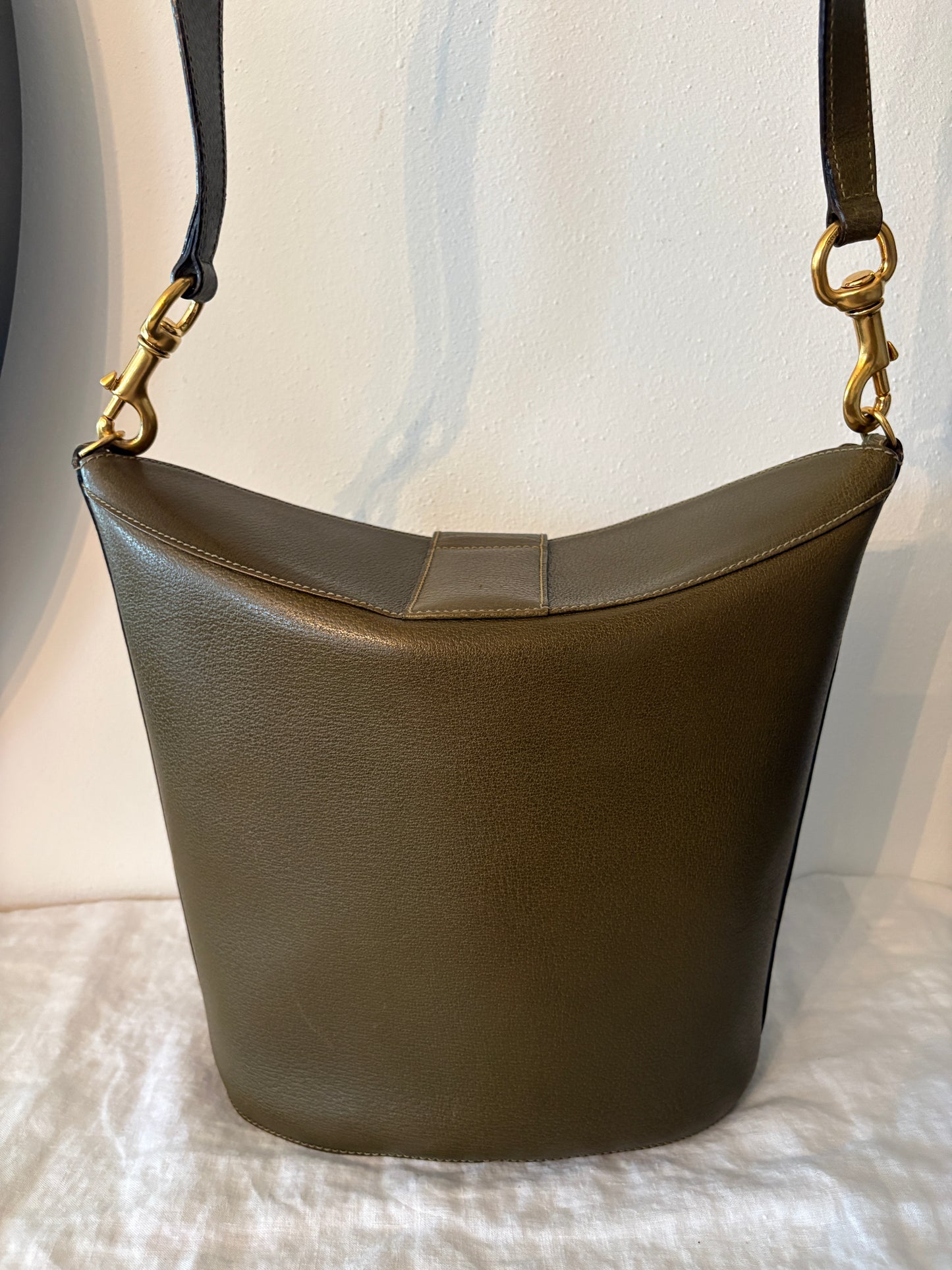 GUCCI 1990’s Archival Green Leather Bucket Crossbody Bag